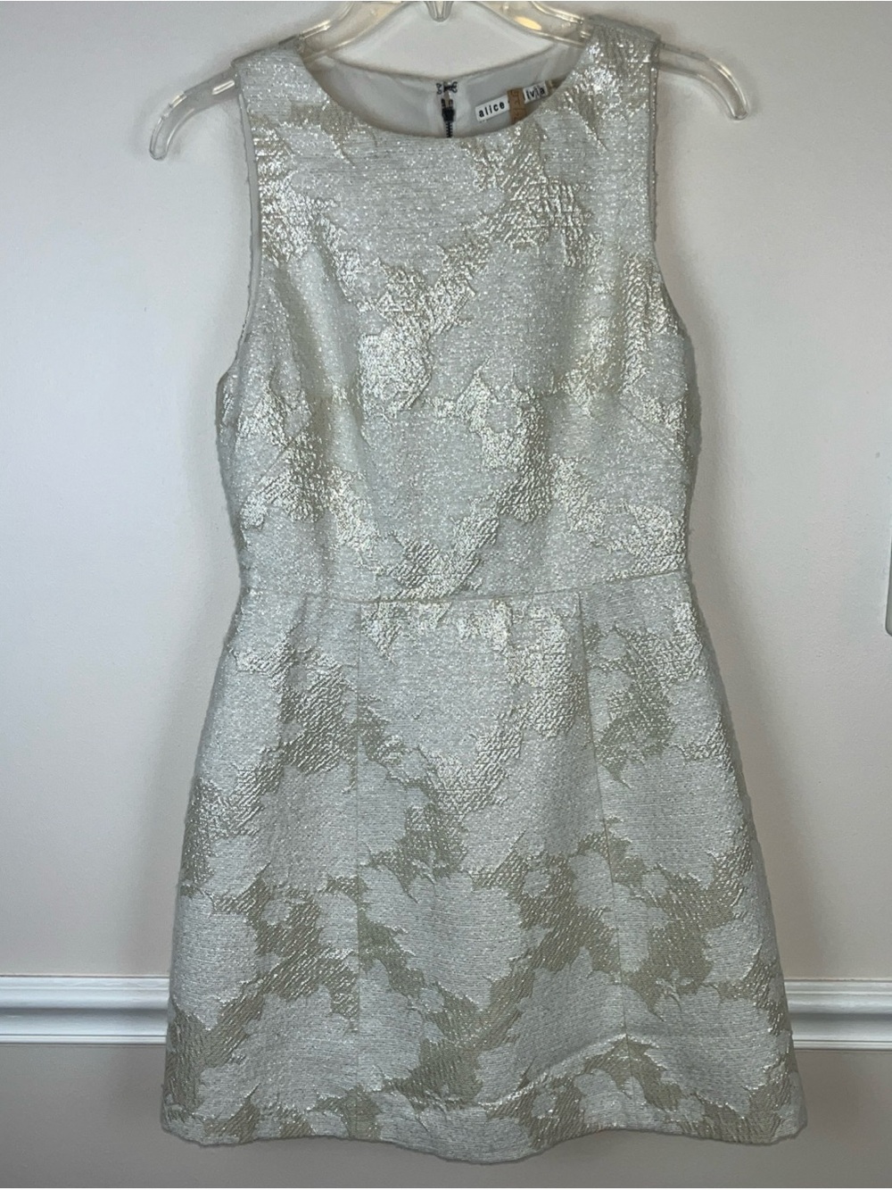 Alice + Olivia Women’s Fit & Flare Jacquard Cream & Gold Dress, Sleeveless, Sz 6